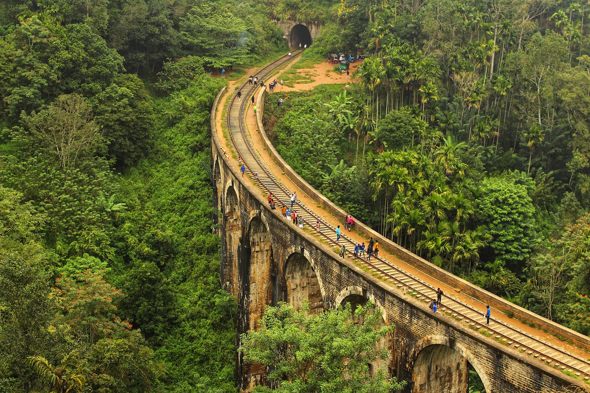 The Nine Arches Bridge in Ella surrounded by tea-covered hills